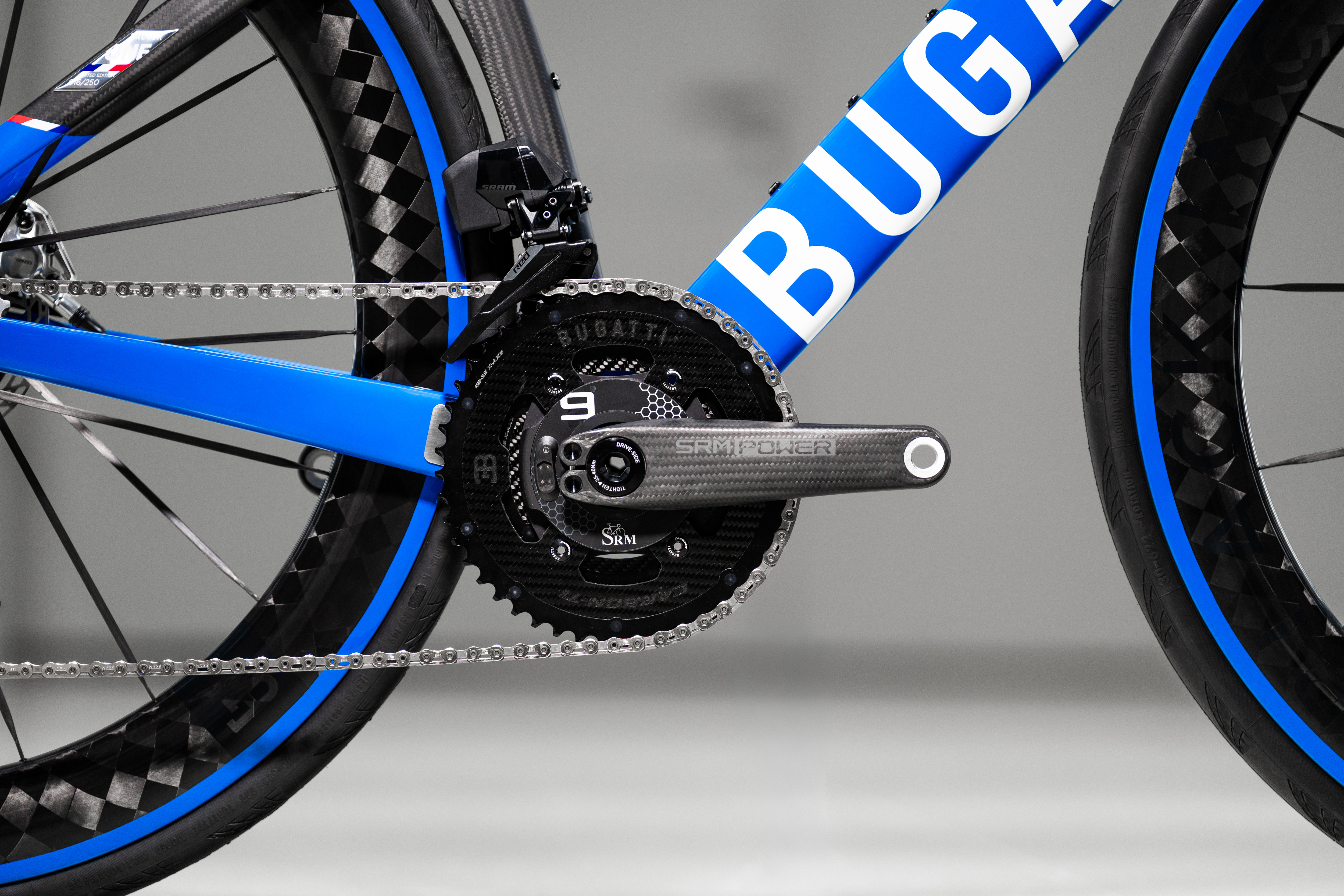 Das Bugatti Factor ONE vereint die DNA der legendären Hypersportwagenmarke mit innovativster Fahrradtechnik.